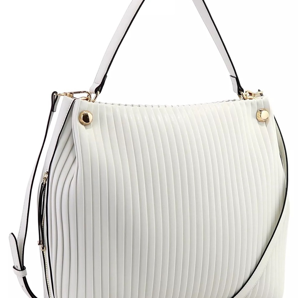 Hobo bag Alfani NWT
Phoebus Pleated original wrapping.PERFECT for springtime!